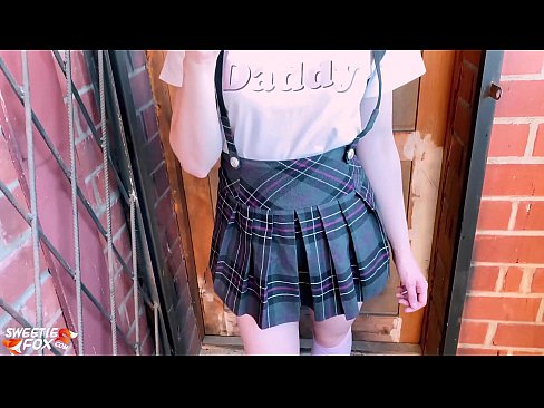 ❤️ 女學生深深地吸吮她的雞巴並亂搞而不是上課。 ❤❌ 性愛視頻 在我們 ❤
