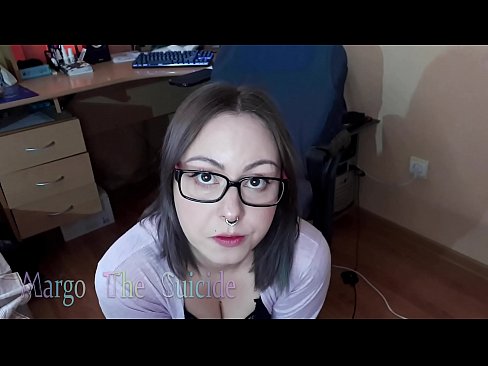 ❤️ 戴眼鏡的性感女孩在鏡頭前深吸假陽具 ❤❌ 性愛視頻 在我們 ❤