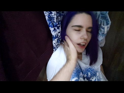 ❤️ 在壁櫥裡找到我姐姐並幫她射精 ❤❌ 性愛視頻 在我們 ❤